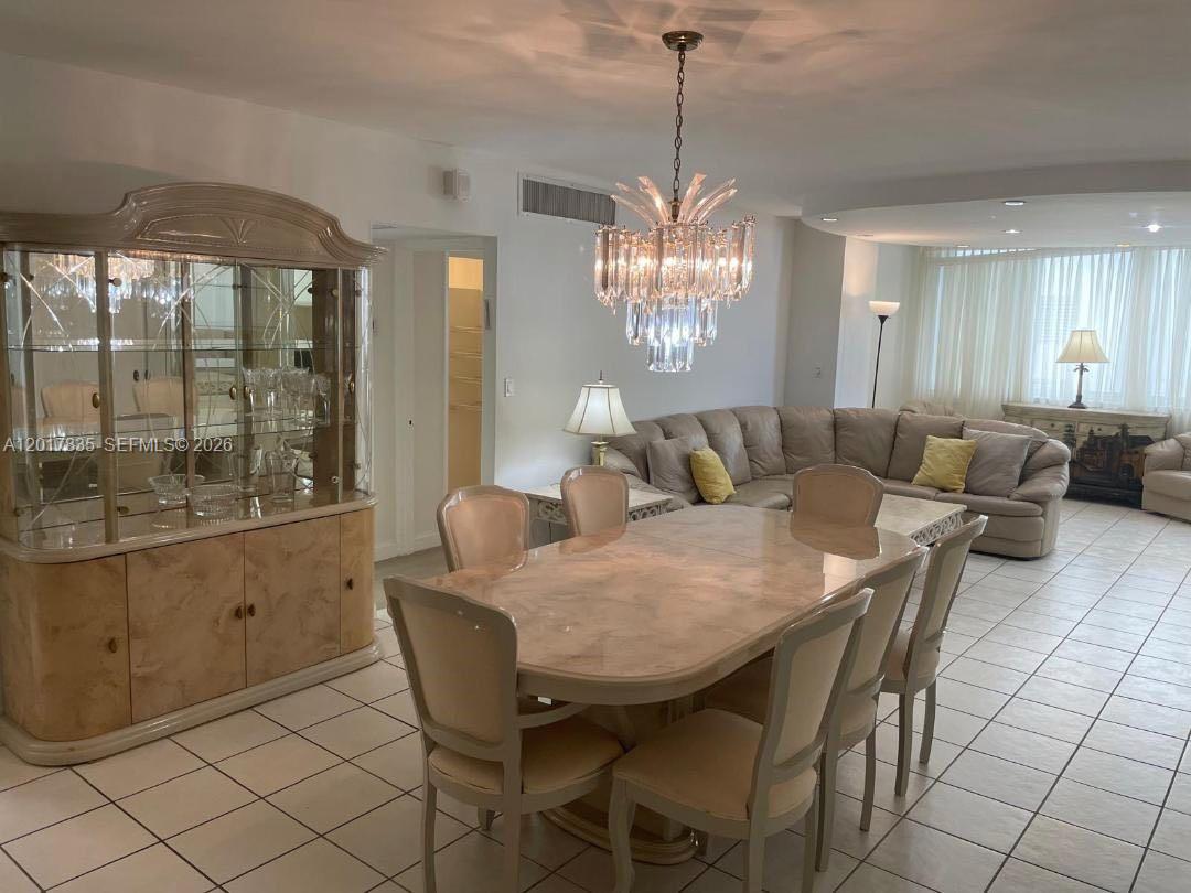 5005 Collins Ave 424