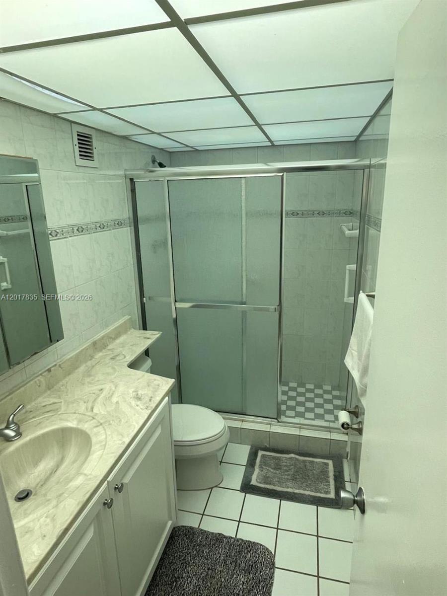 THE CARRIAGE CLUB NORTH C - Residential Lease