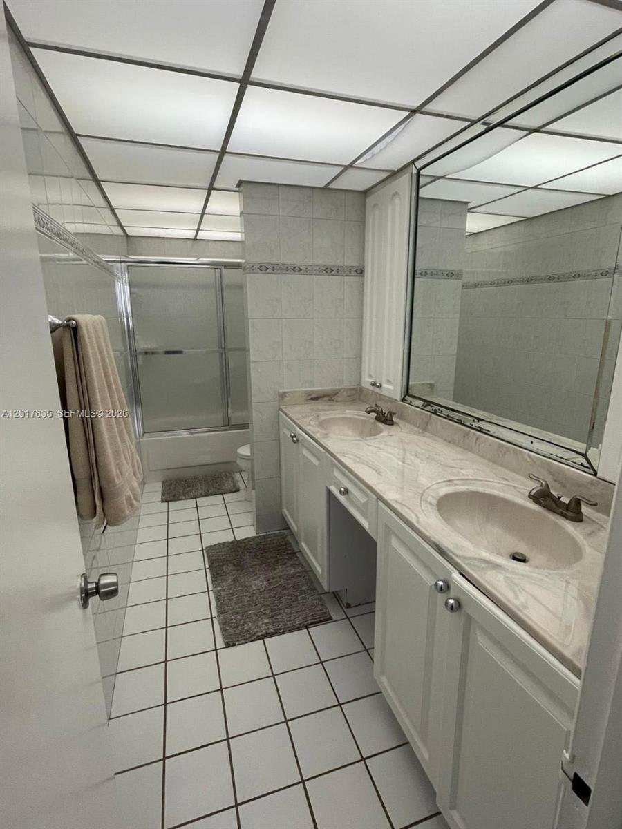 THE CARRIAGE CLUB NORTH C - Residential Lease