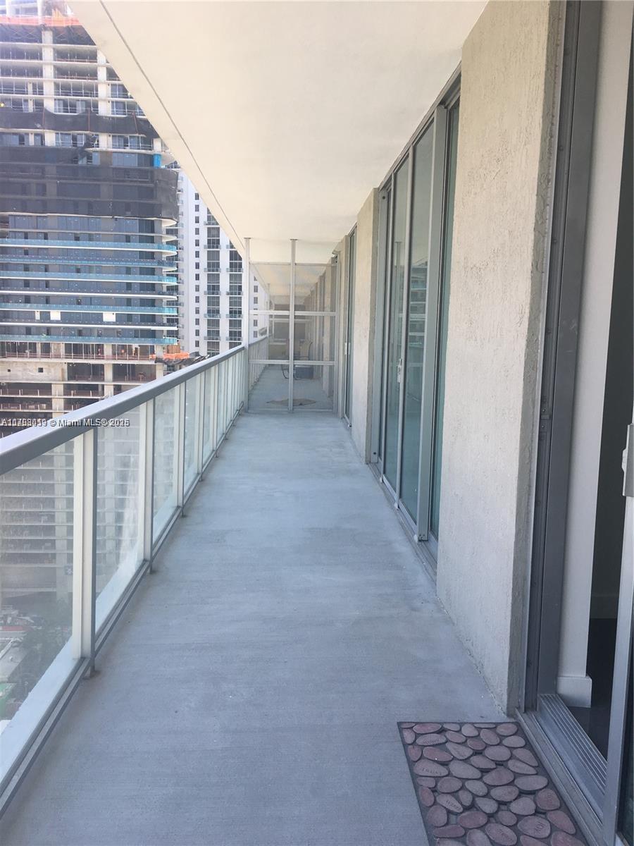 THE AXIS ON BRICKELL II C - Residential Lease
