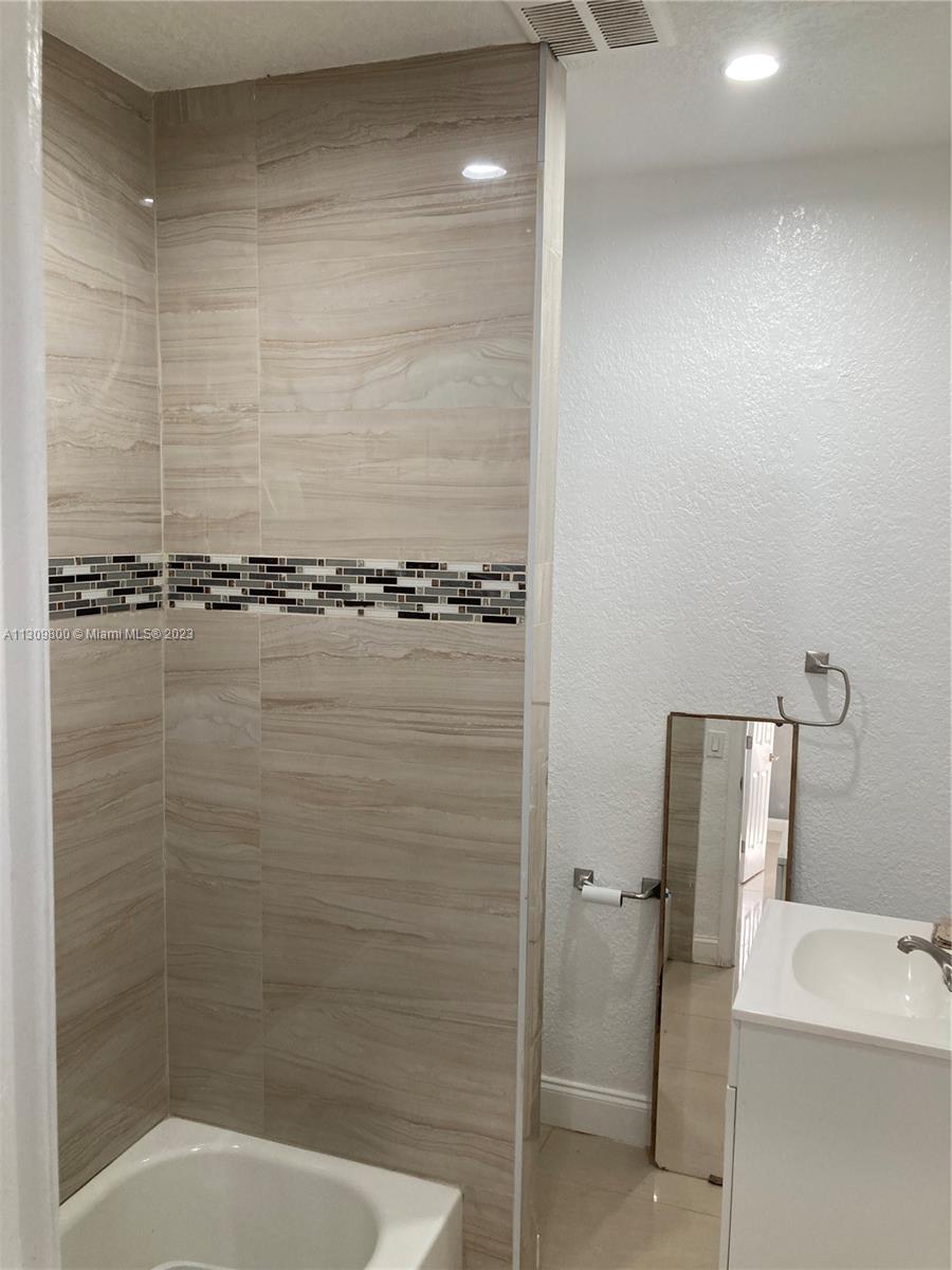 ROCKMOOR VILLA TRACK - Residential