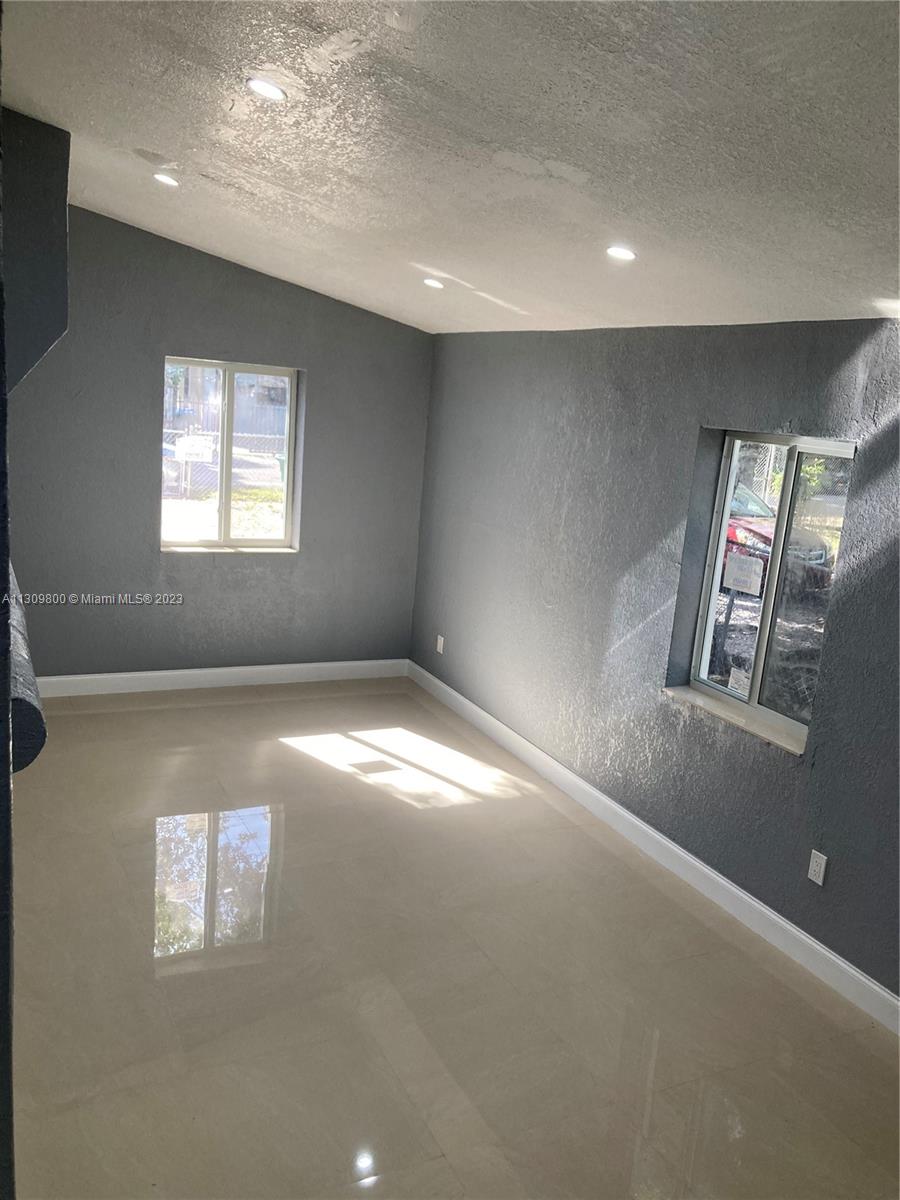 ROCKMOOR VILLA TRACK - Residential