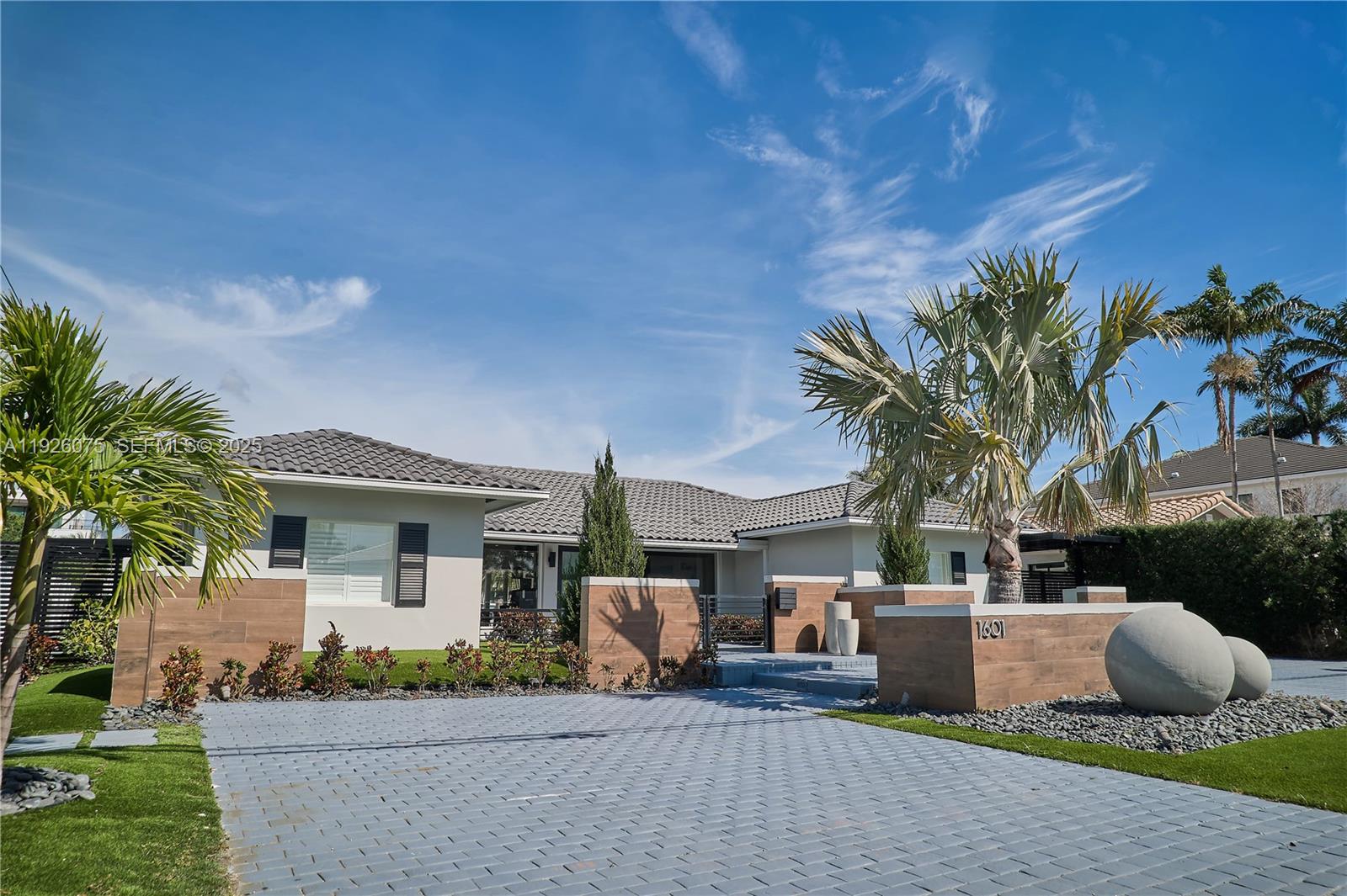 RIO VISTA ISLES - Residential