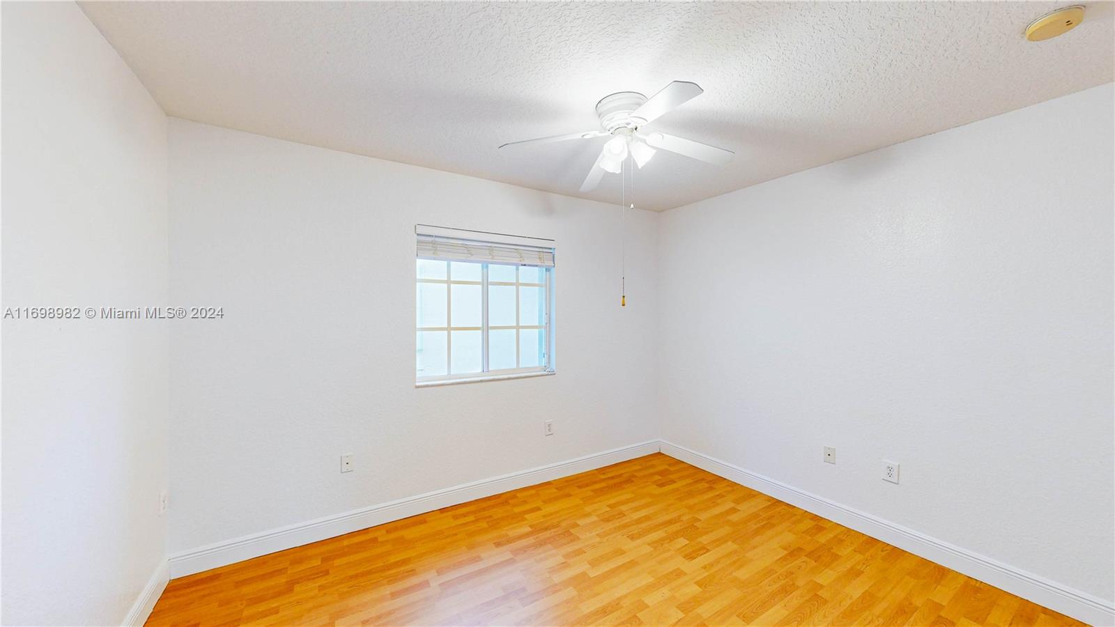 MANDARIN LAKES - Residential