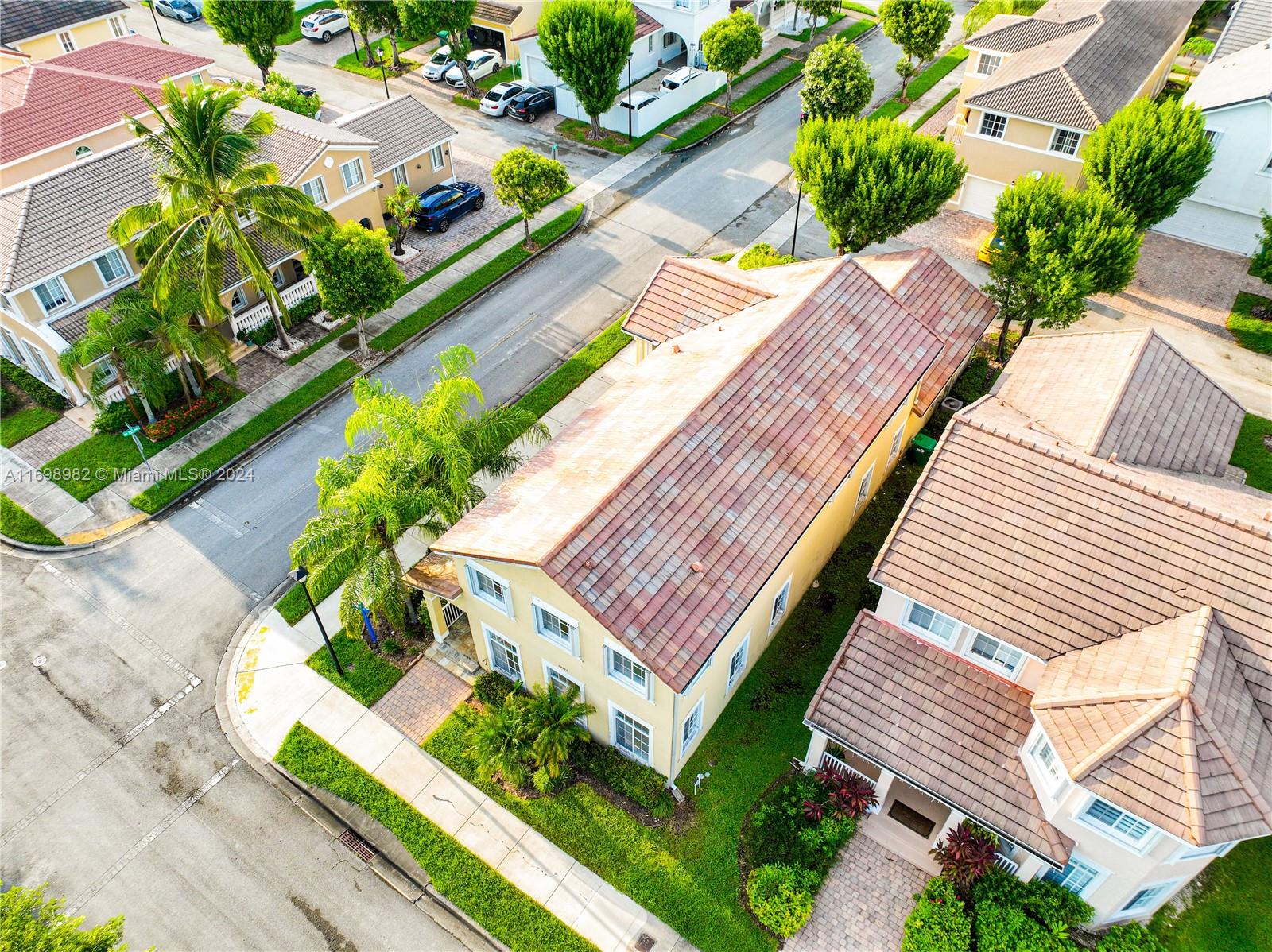 MANDARIN LAKES - Residential
