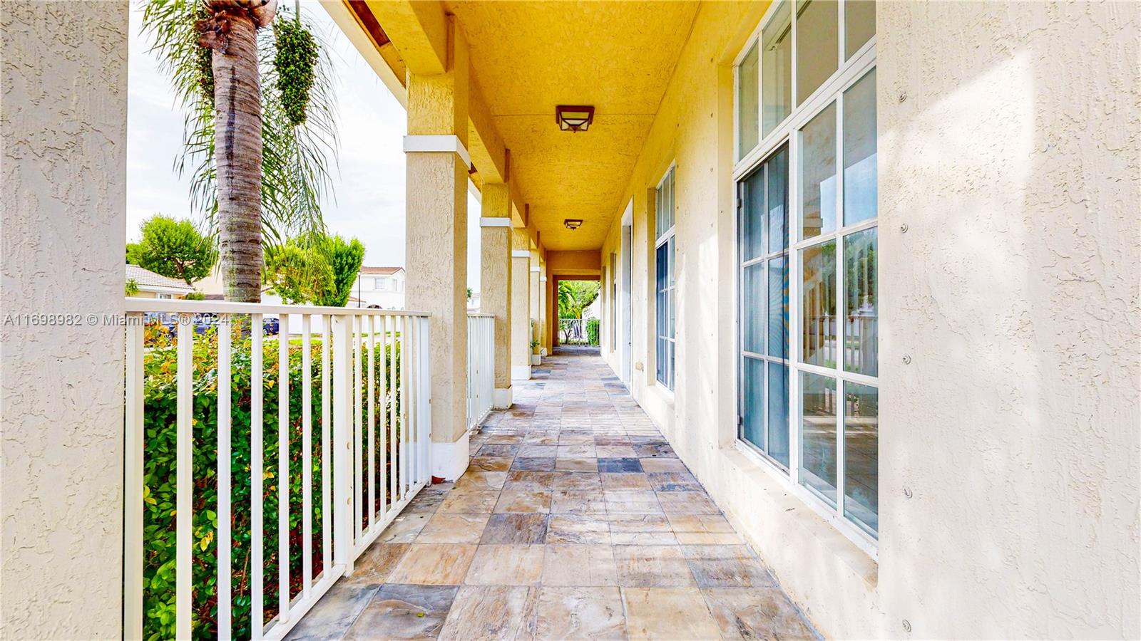 MANDARIN LAKES - Residential