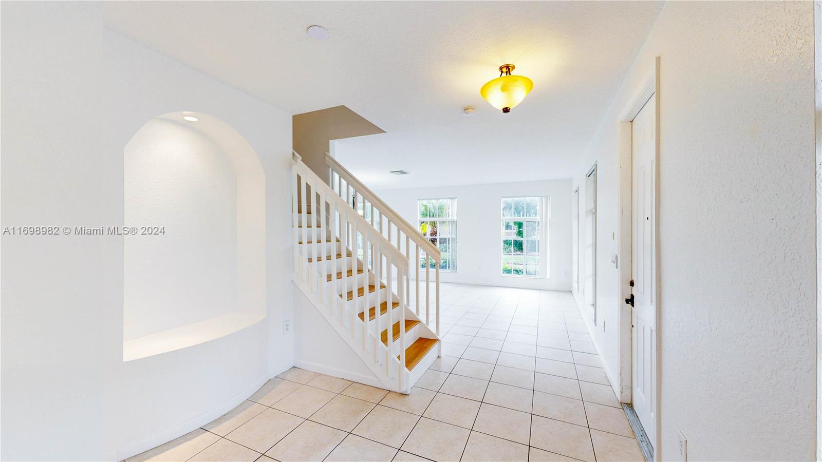 MANDARIN LAKES - Residential