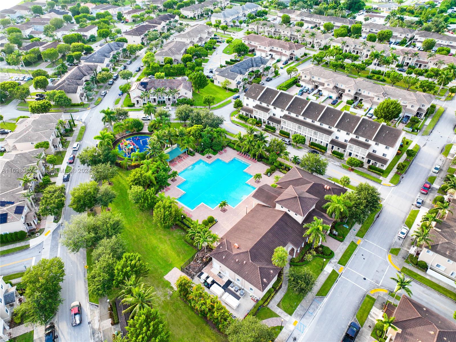 MANDARIN LAKES - Residential