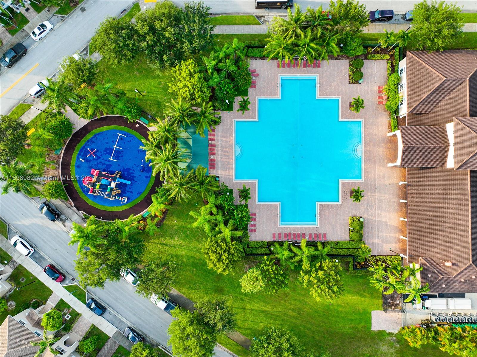 MANDARIN LAKES - Residential
