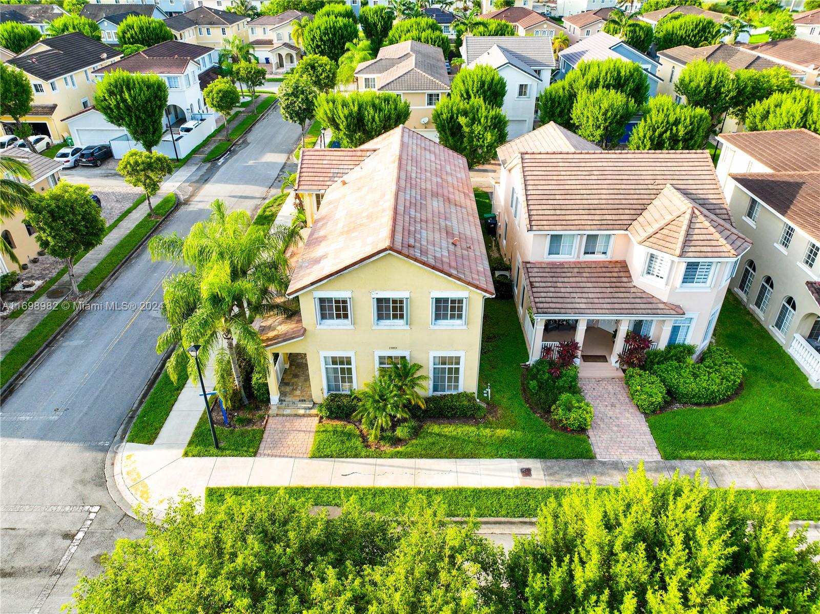 MANDARIN LAKES - Residential