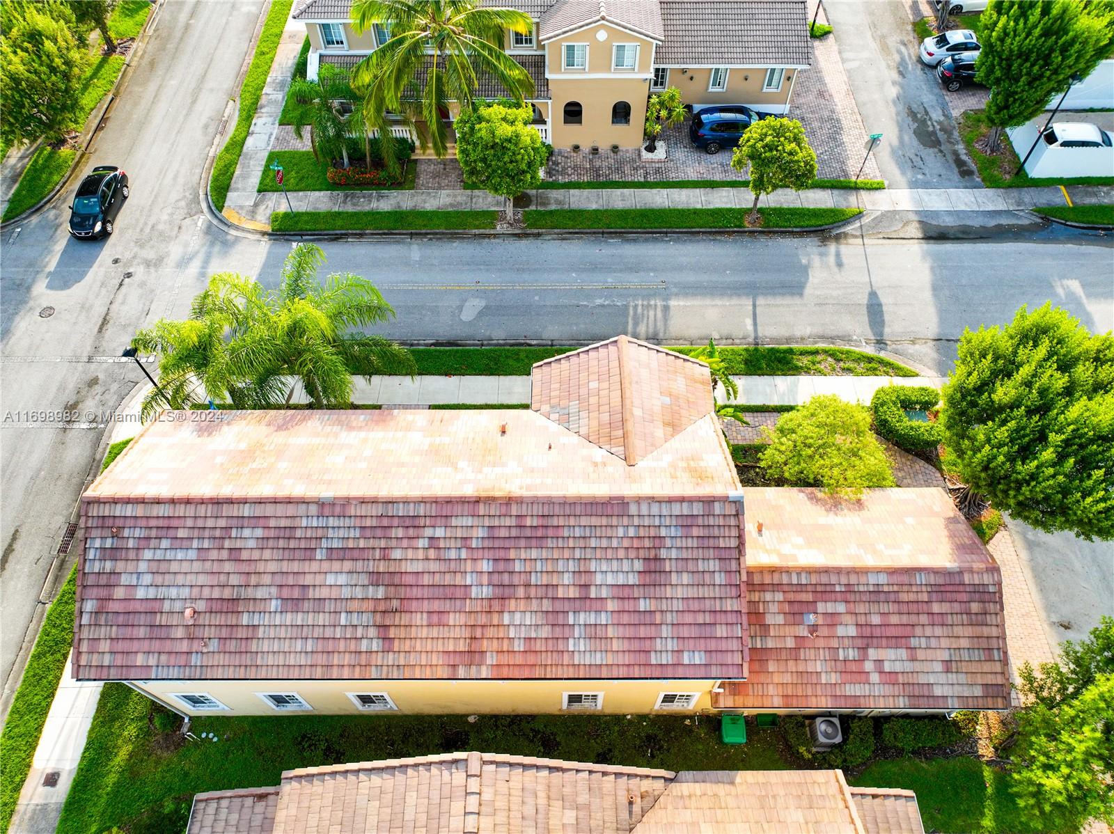 MANDARIN LAKES - Residential
