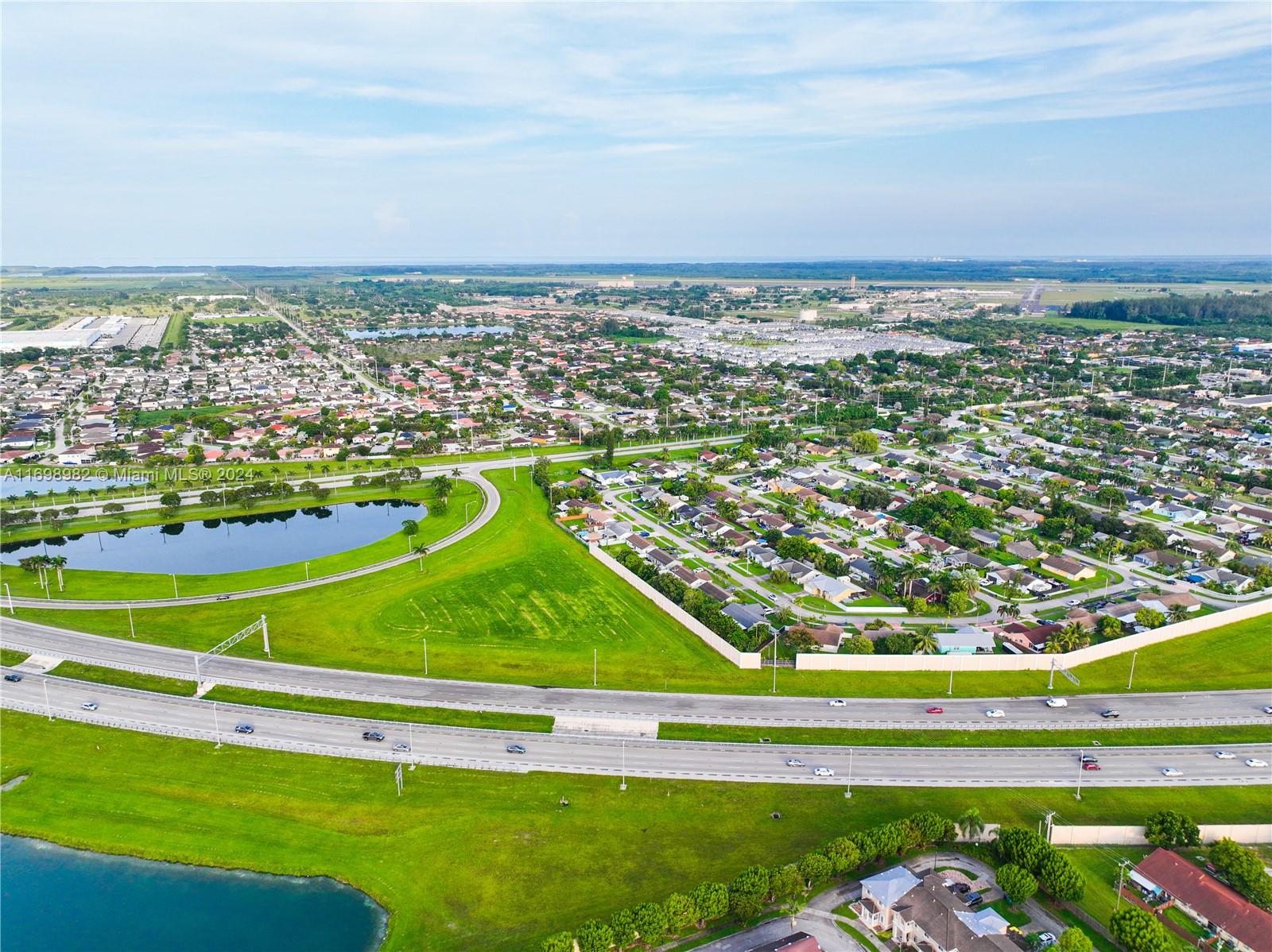 MANDARIN LAKES - Residential