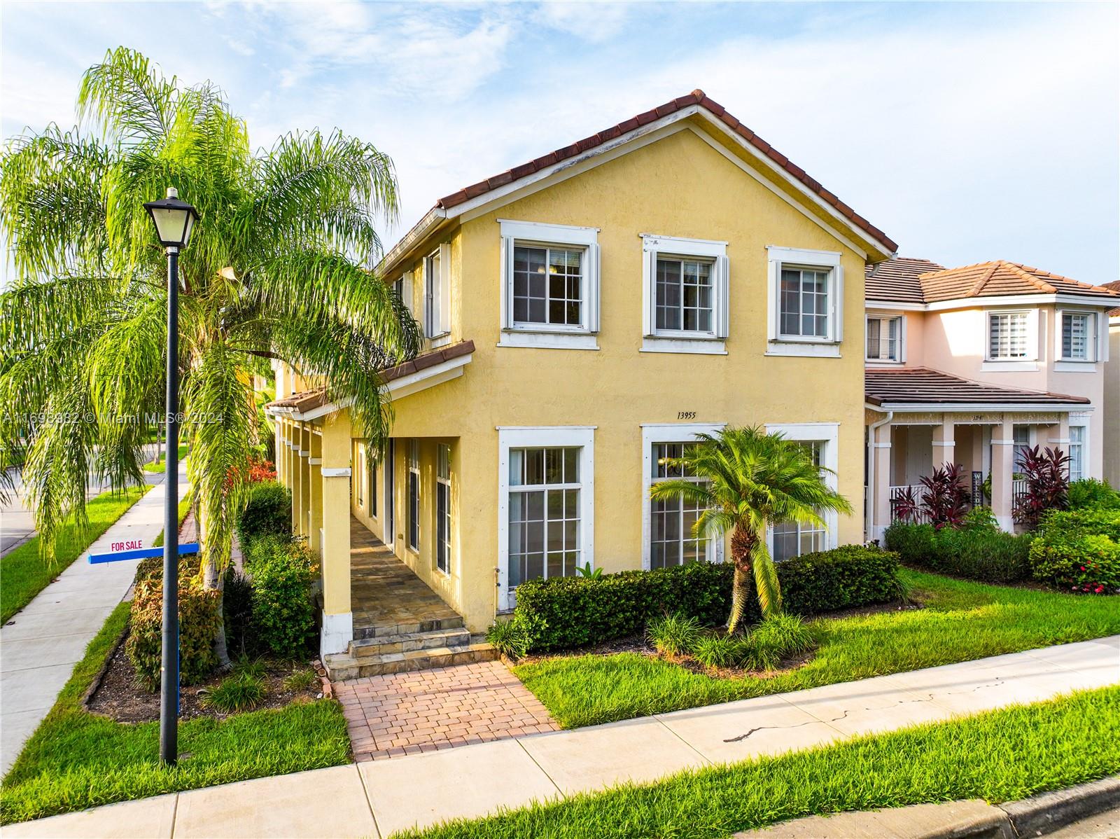 MANDARIN LAKES - Residential