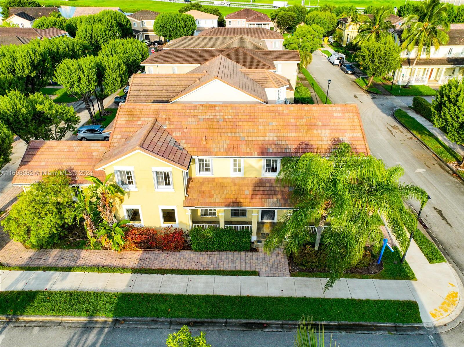MANDARIN LAKES - Residential
