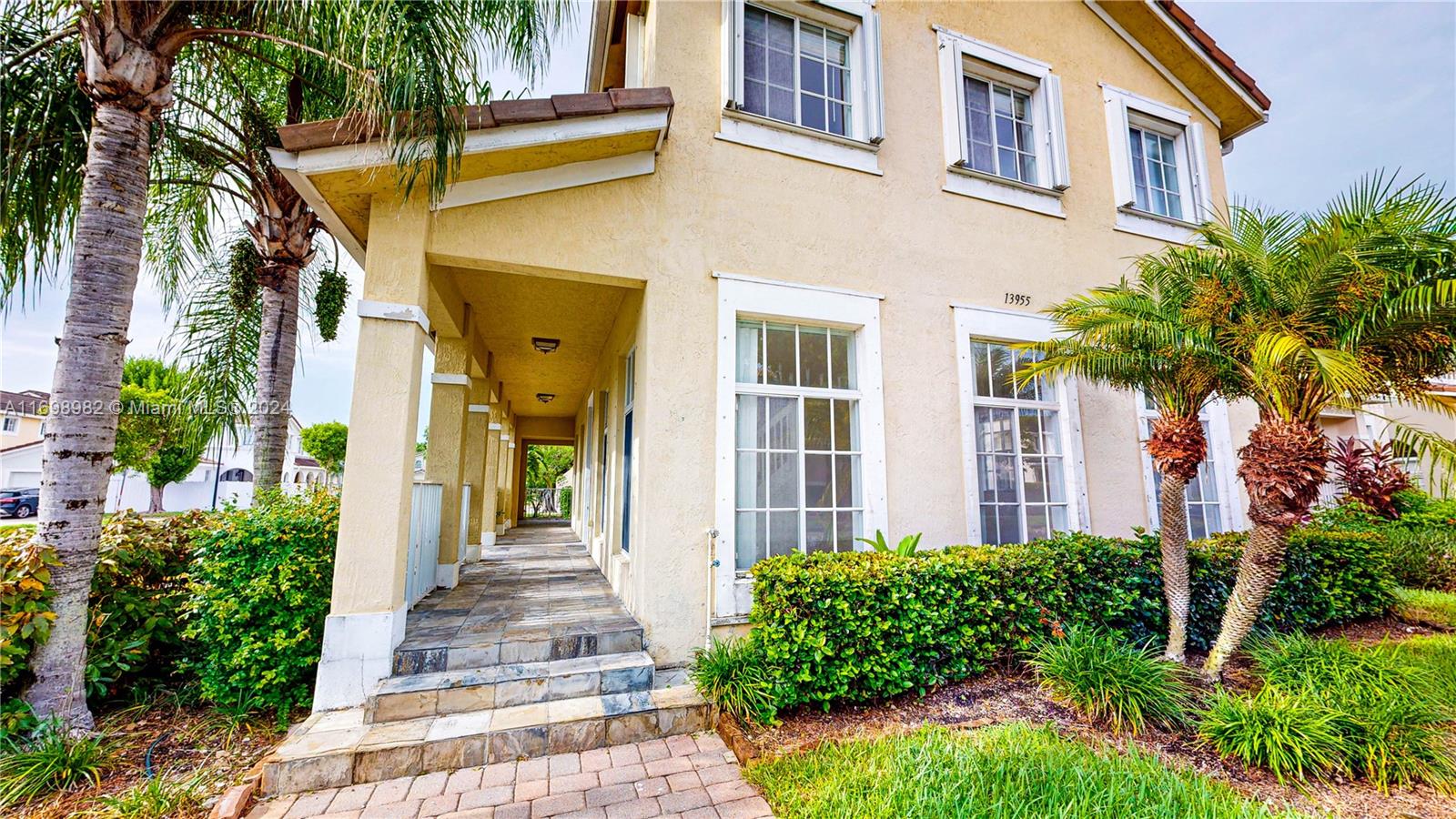 MANDARIN LAKES - Residential