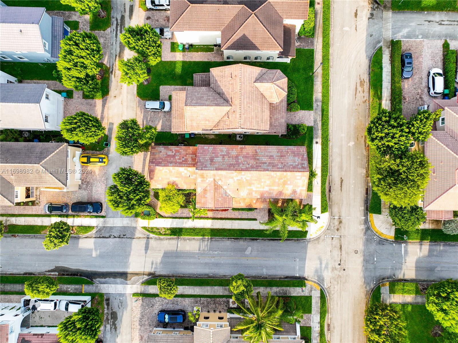 MANDARIN LAKES - Residential