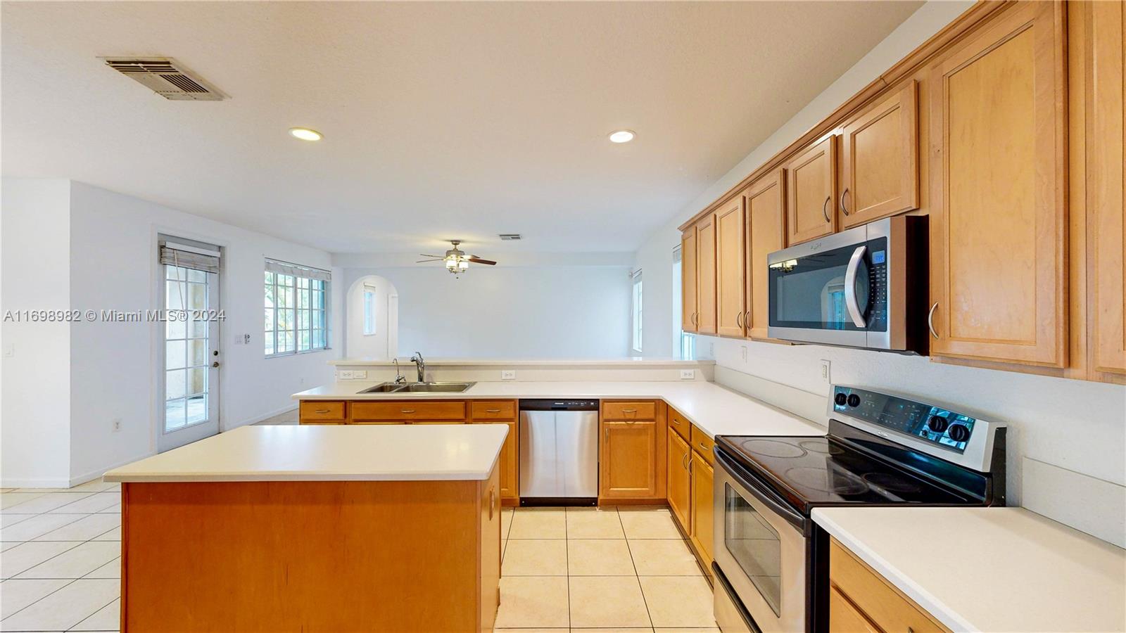 MANDARIN LAKES - Residential