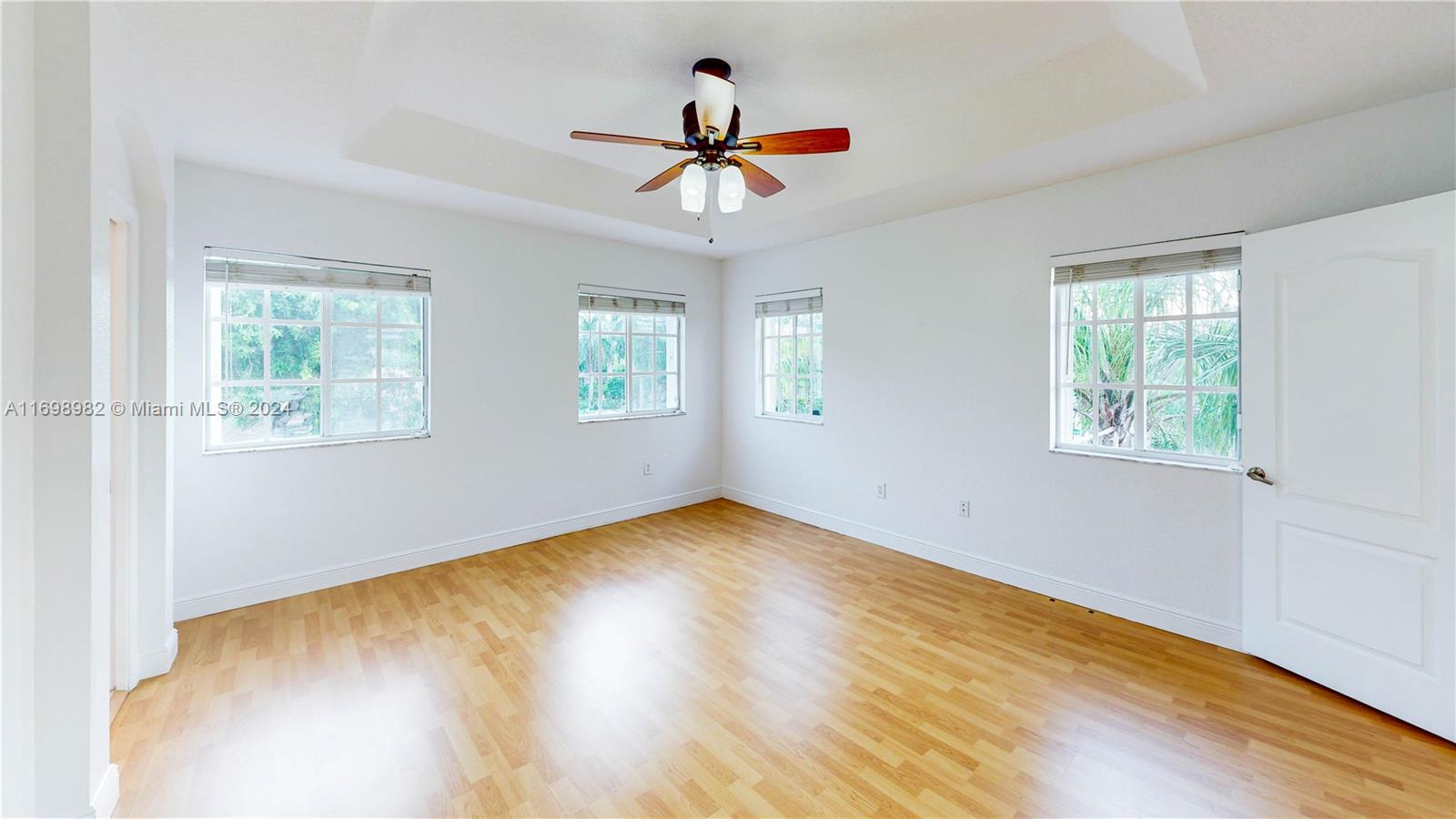MANDARIN LAKES - Residential
