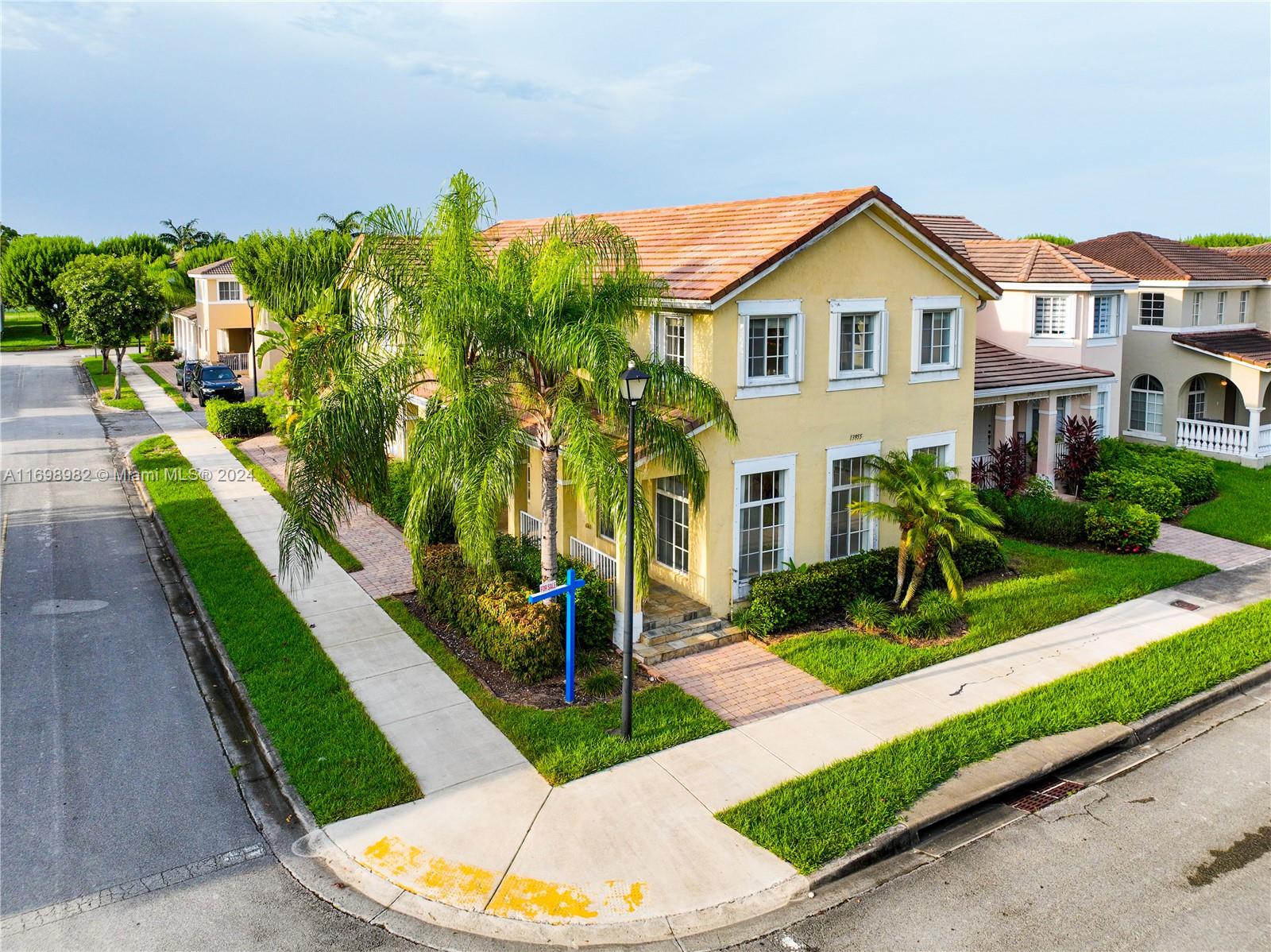 MANDARIN LAKES - Residential