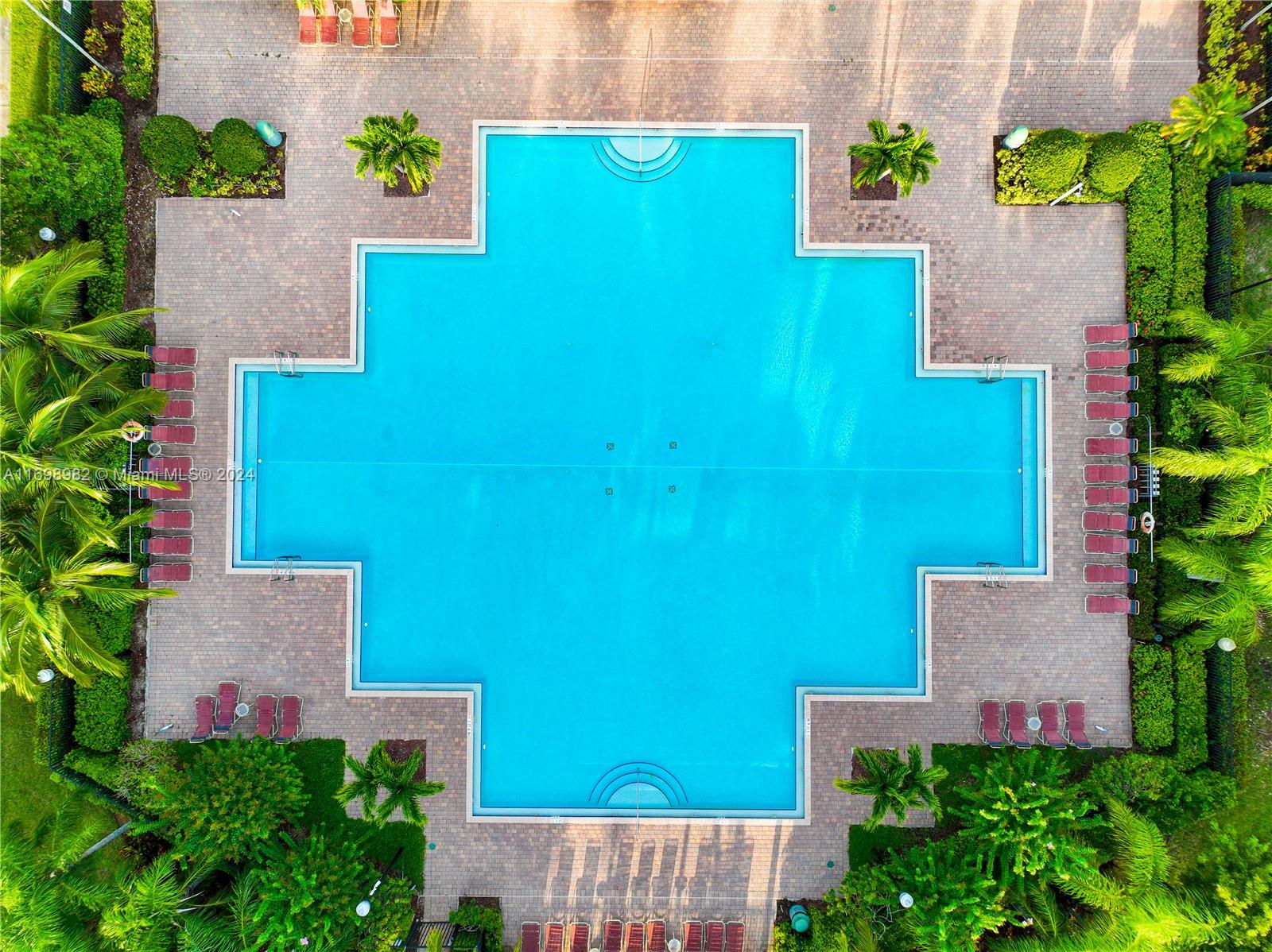 MANDARIN LAKES - Residential