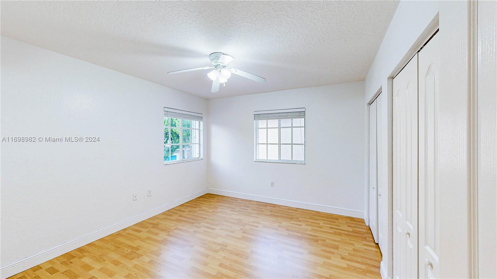 MANDARIN LAKES - Residential
