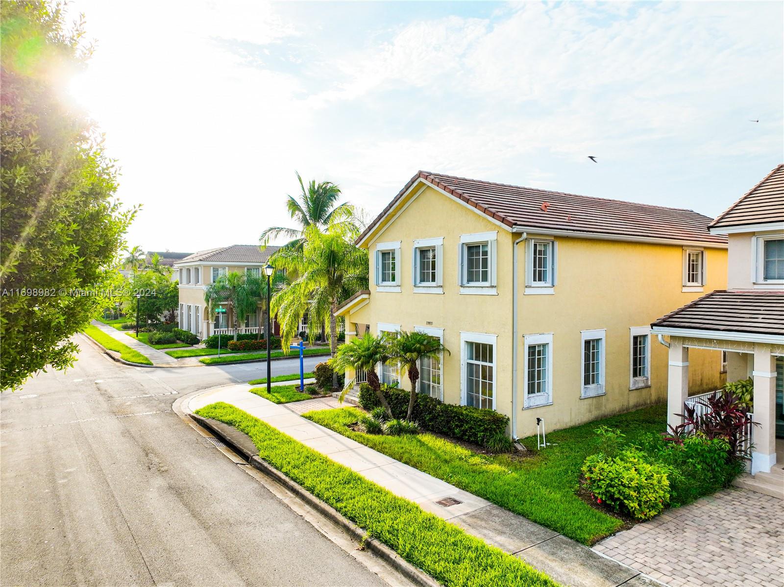 MANDARIN LAKES - Residential