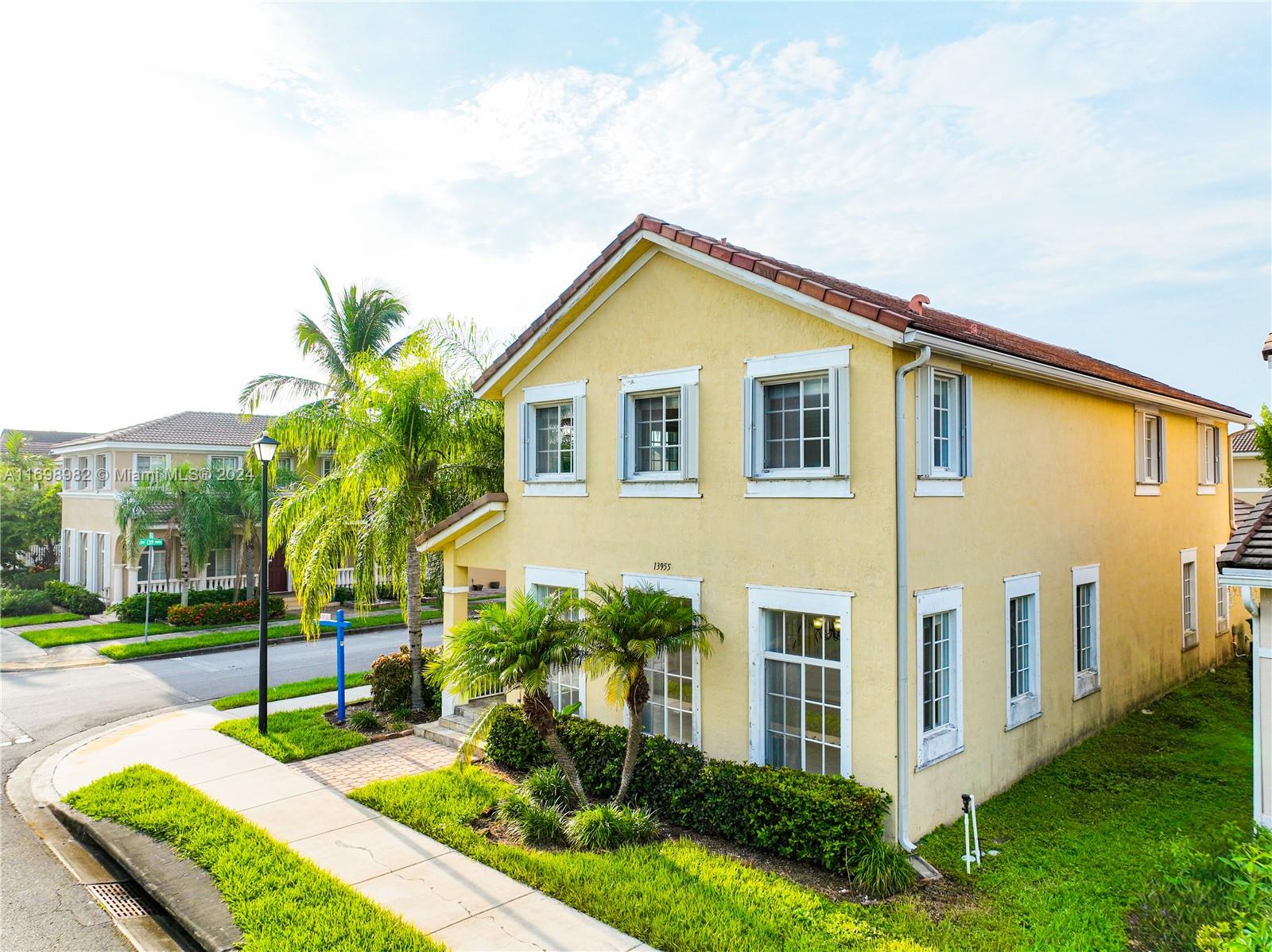 MANDARIN LAKES - Residential