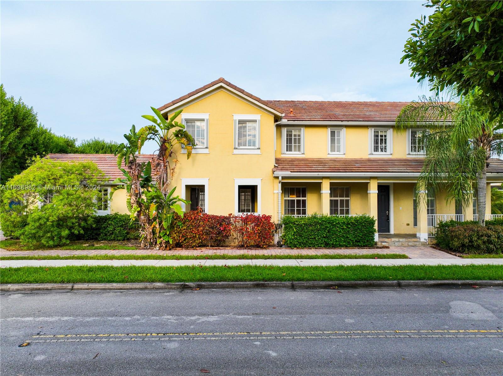 MANDARIN LAKES - Residential