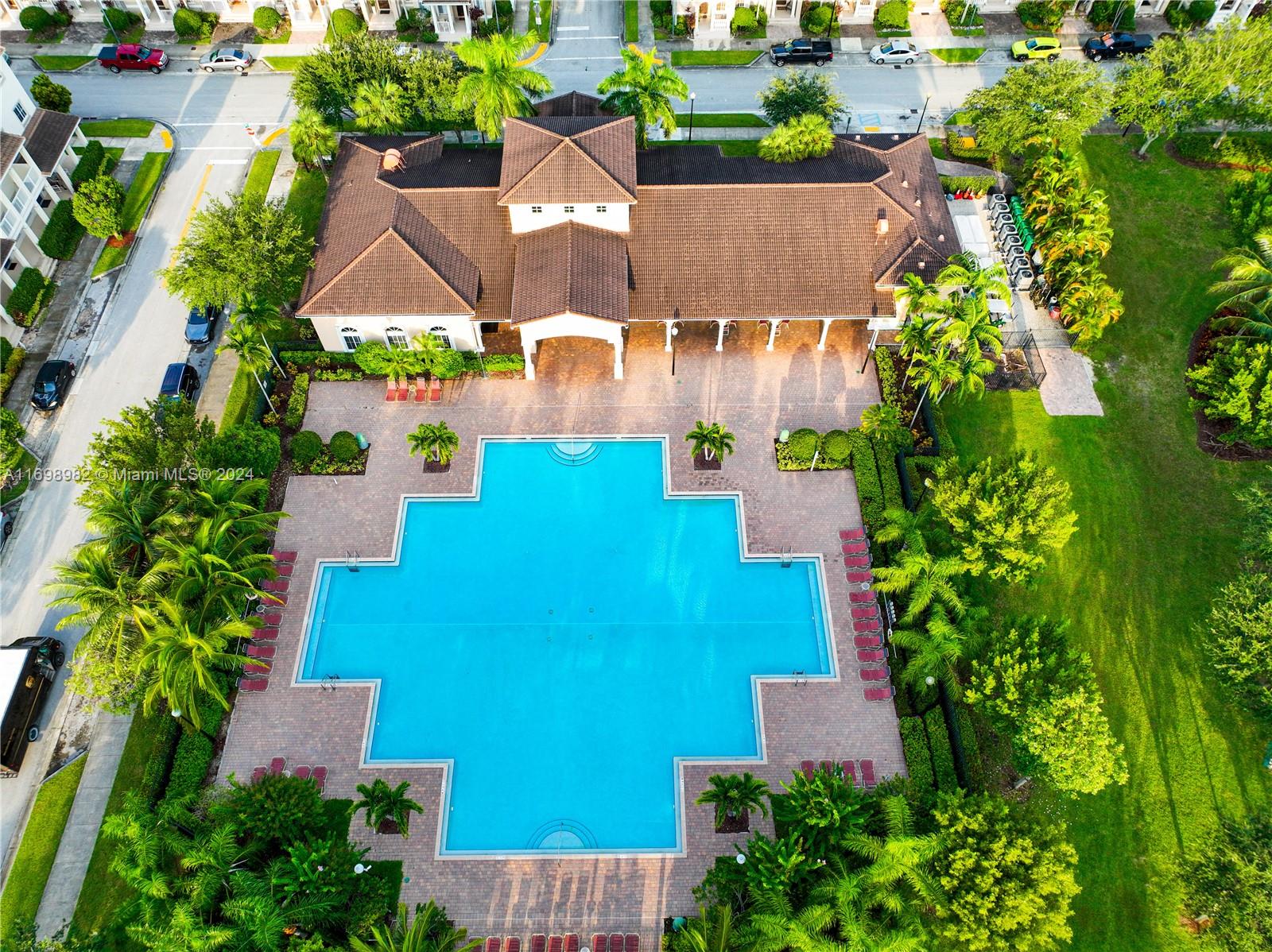 MANDARIN LAKES - Residential