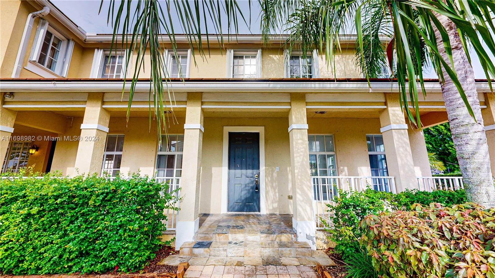 MANDARIN LAKES - Residential