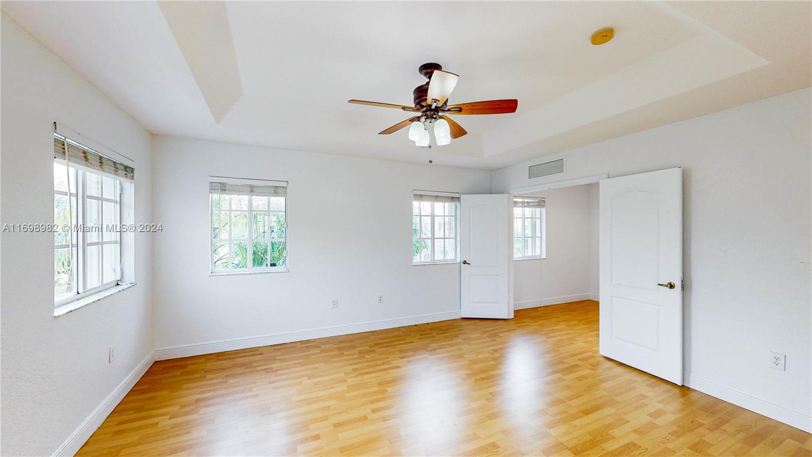 MANDARIN LAKES - Residential