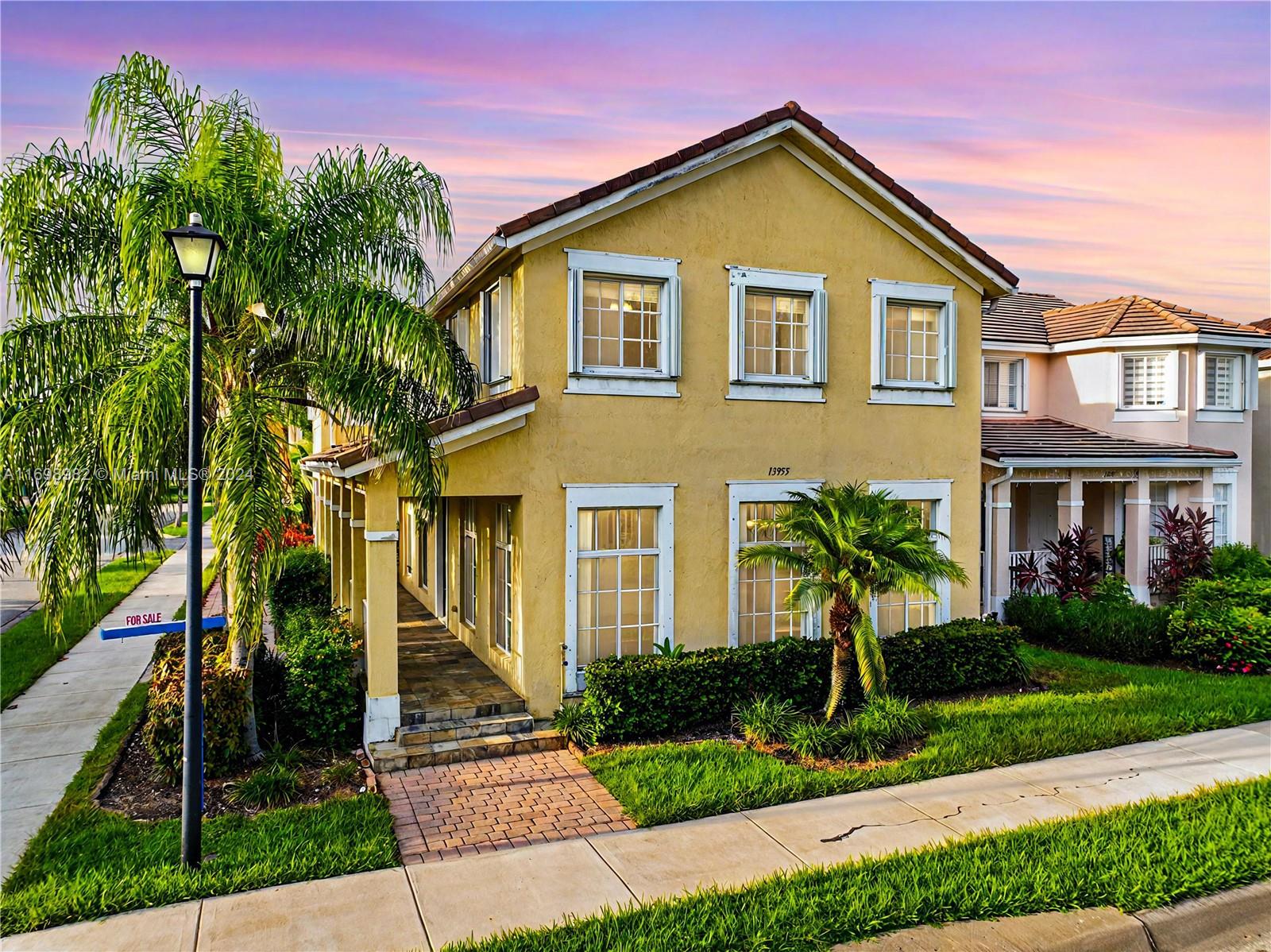 MANDARIN LAKES - Residential