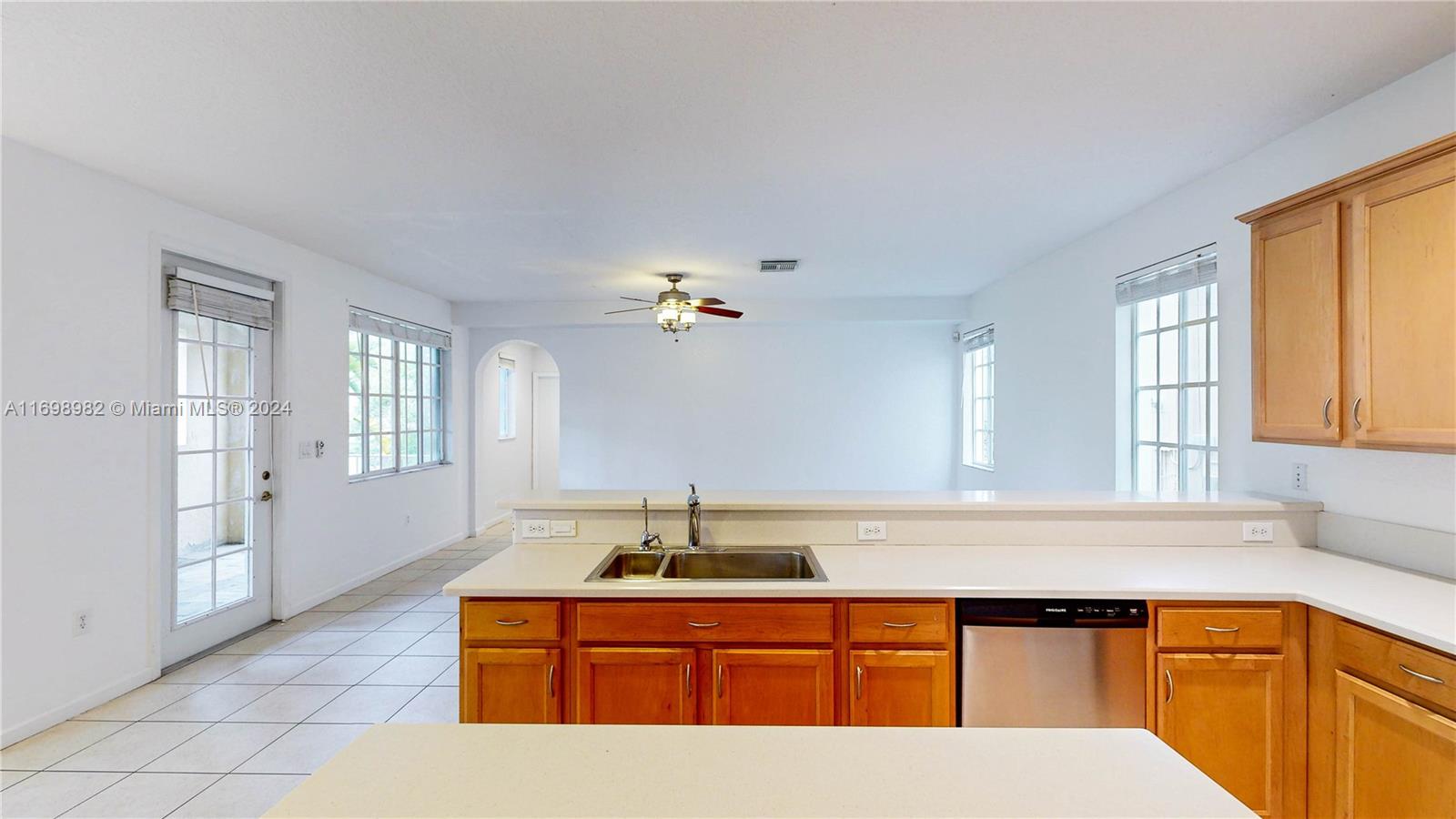 MANDARIN LAKES - Residential