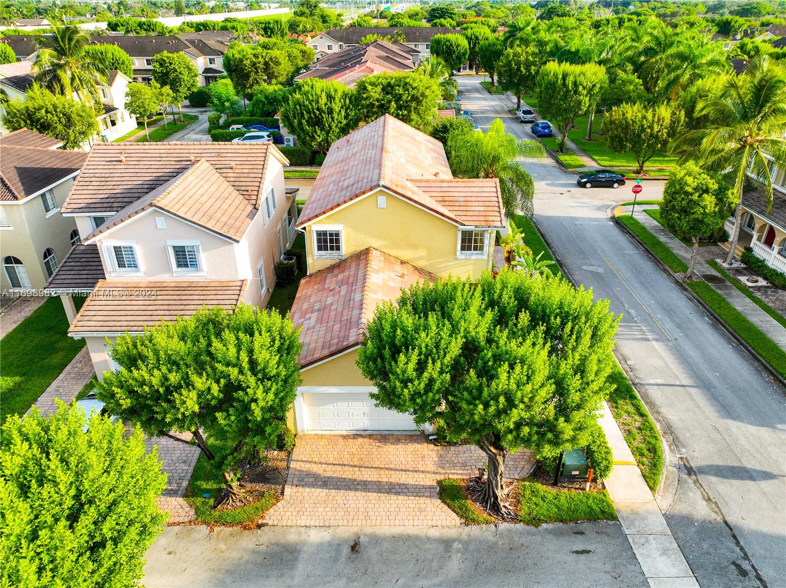 MANDARIN LAKES - Residential