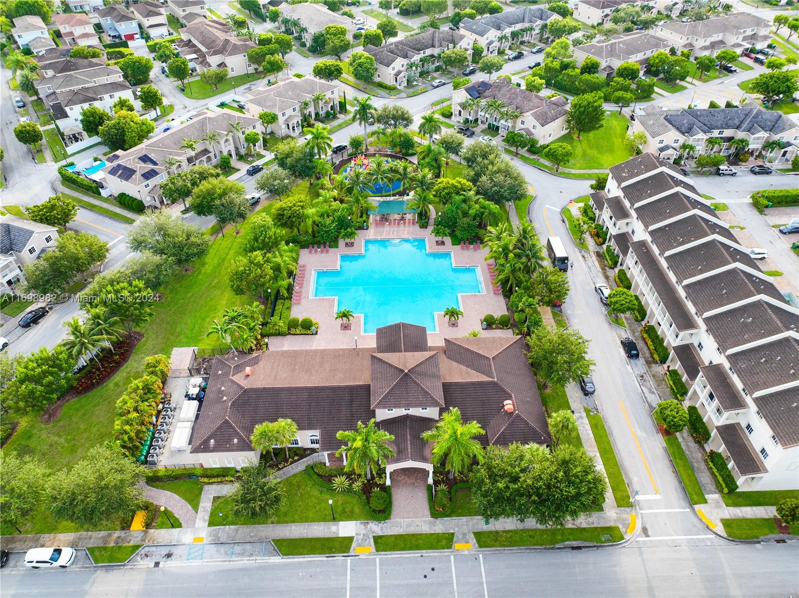 MANDARIN LAKES - Residential