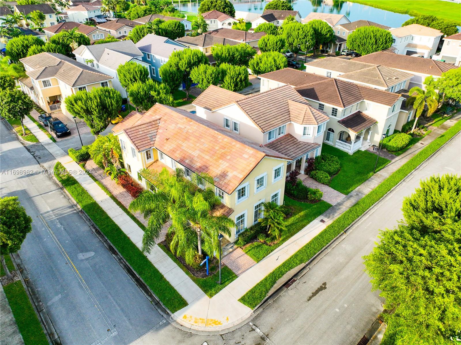 MANDARIN LAKES - Residential