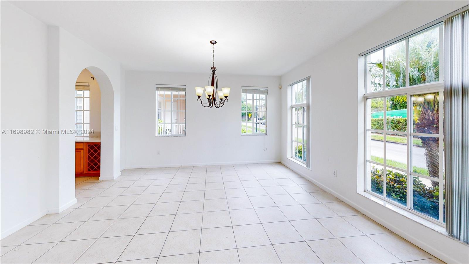 MANDARIN LAKES - Residential