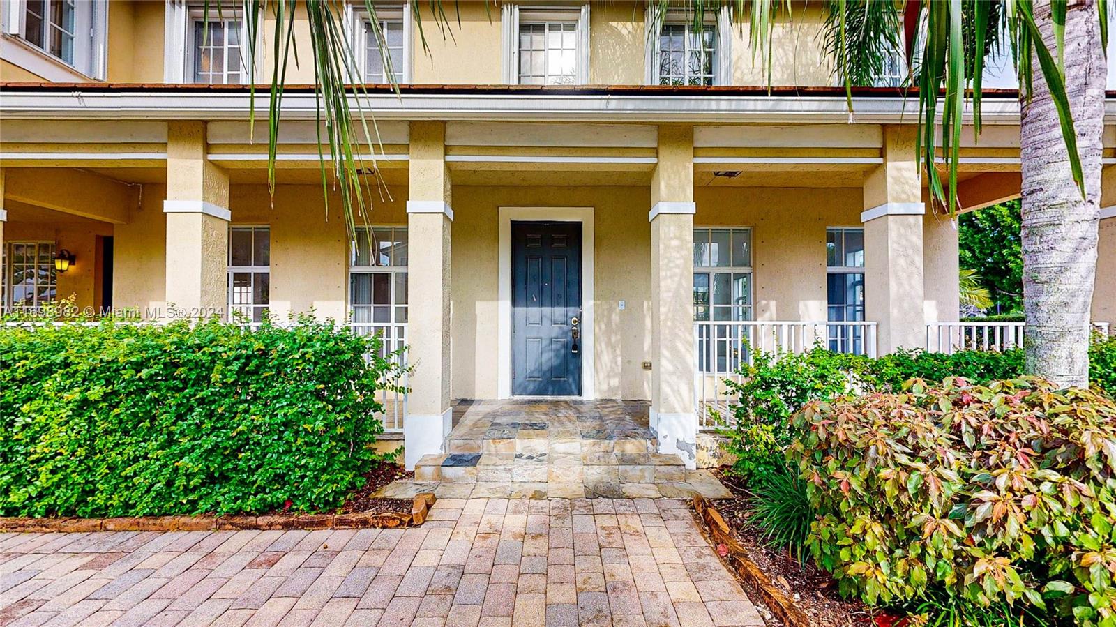 MANDARIN LAKES - Residential