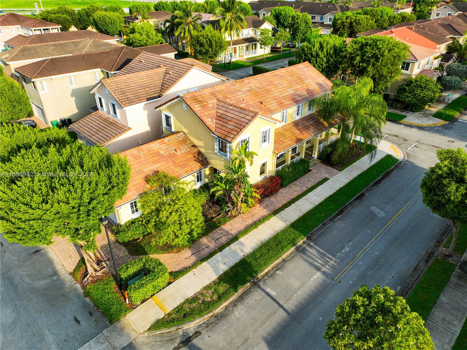 MANDARIN LAKES - Residential