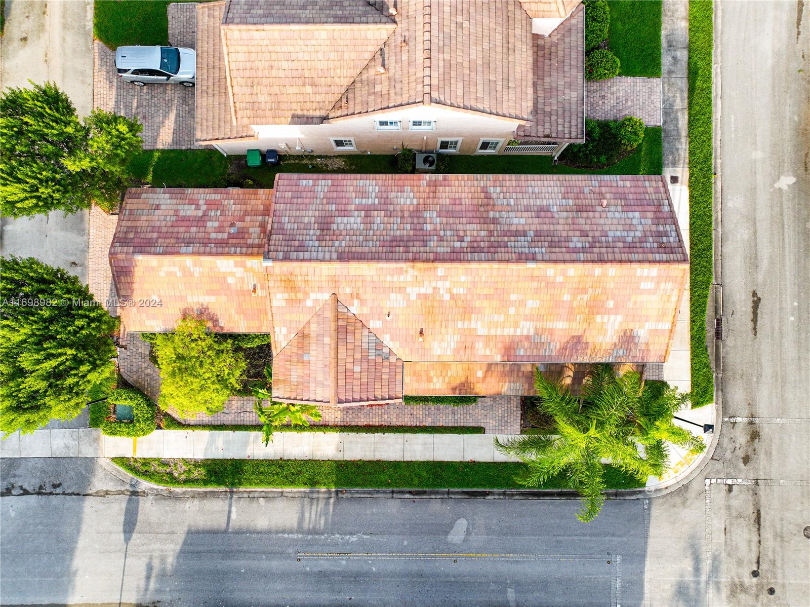 MANDARIN LAKES - Residential