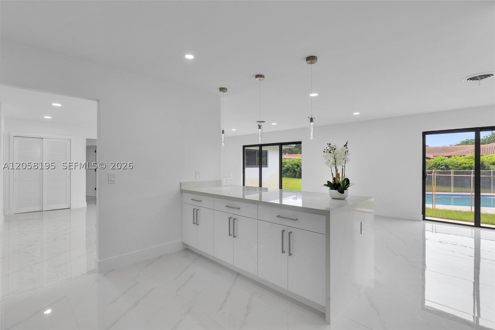 6940 NW 6th St, Plantation FL 33317