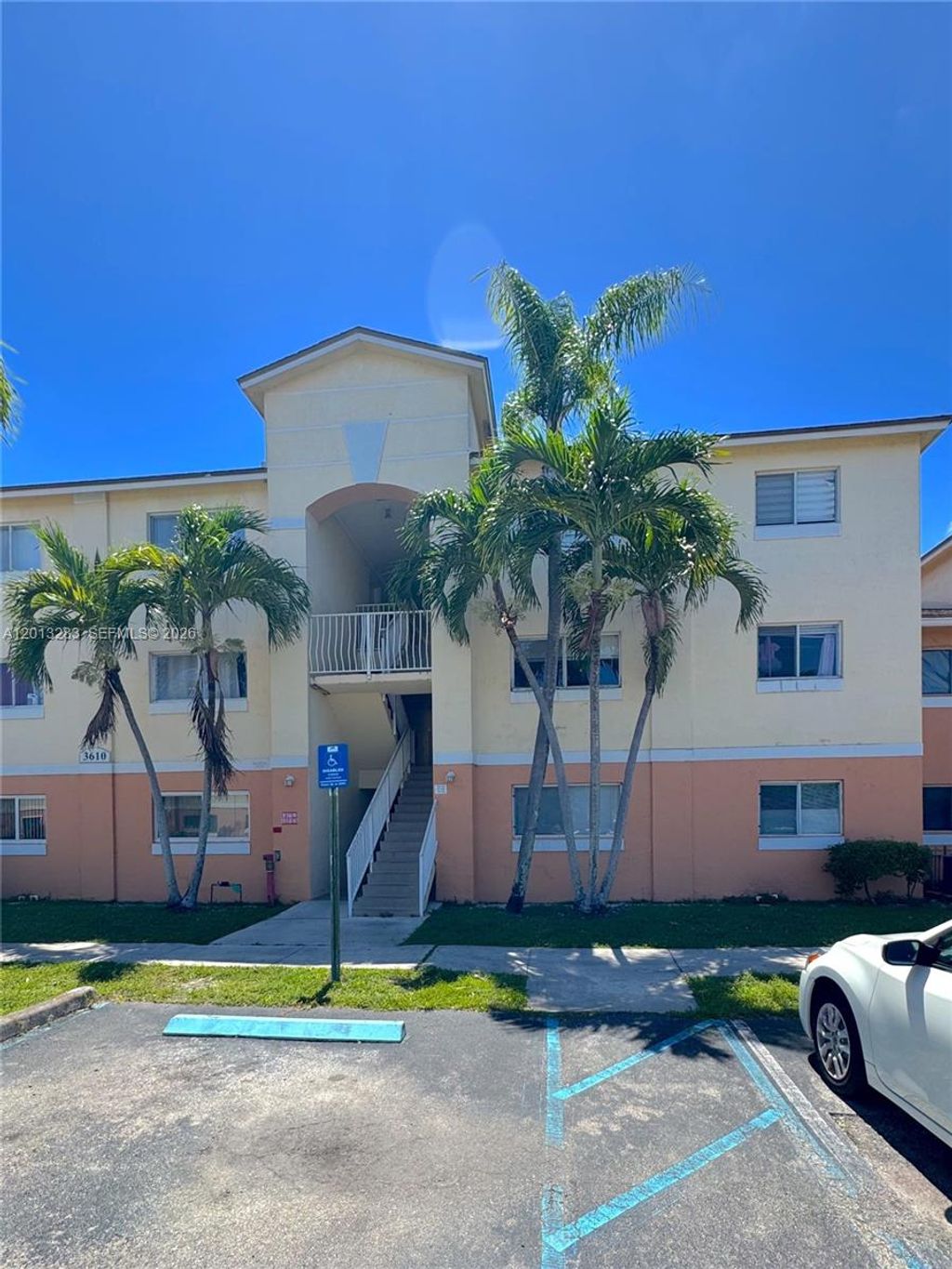 Photo of 3610 N 56th Ave #218, Hollywood, FL 33021 (MLS # A12013283)