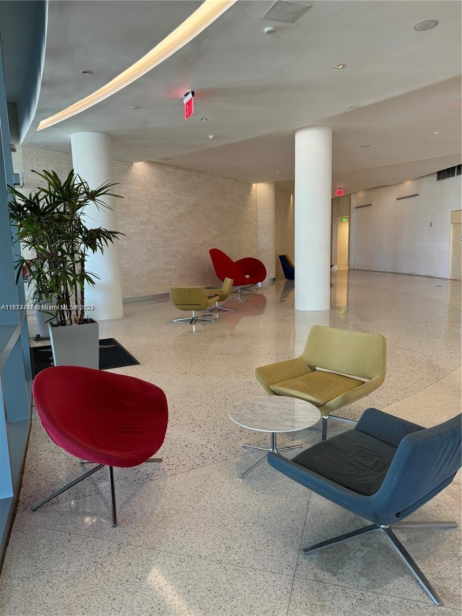 BLUE CONDO - Residential