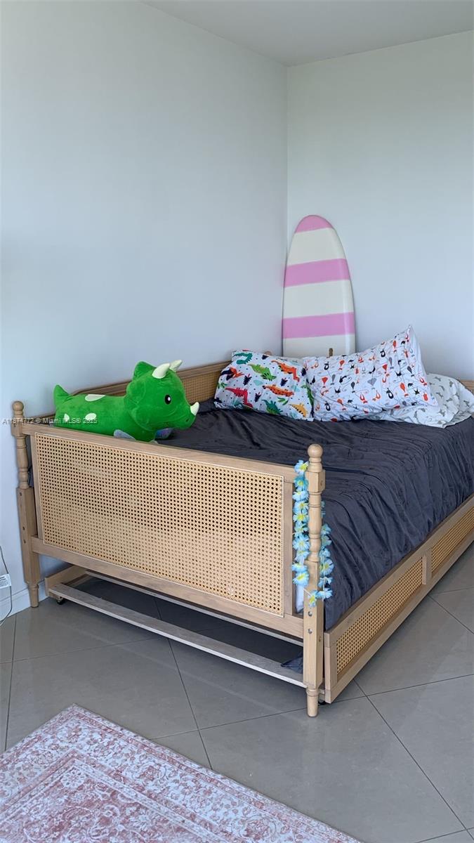 BLUE CONDO - Residential