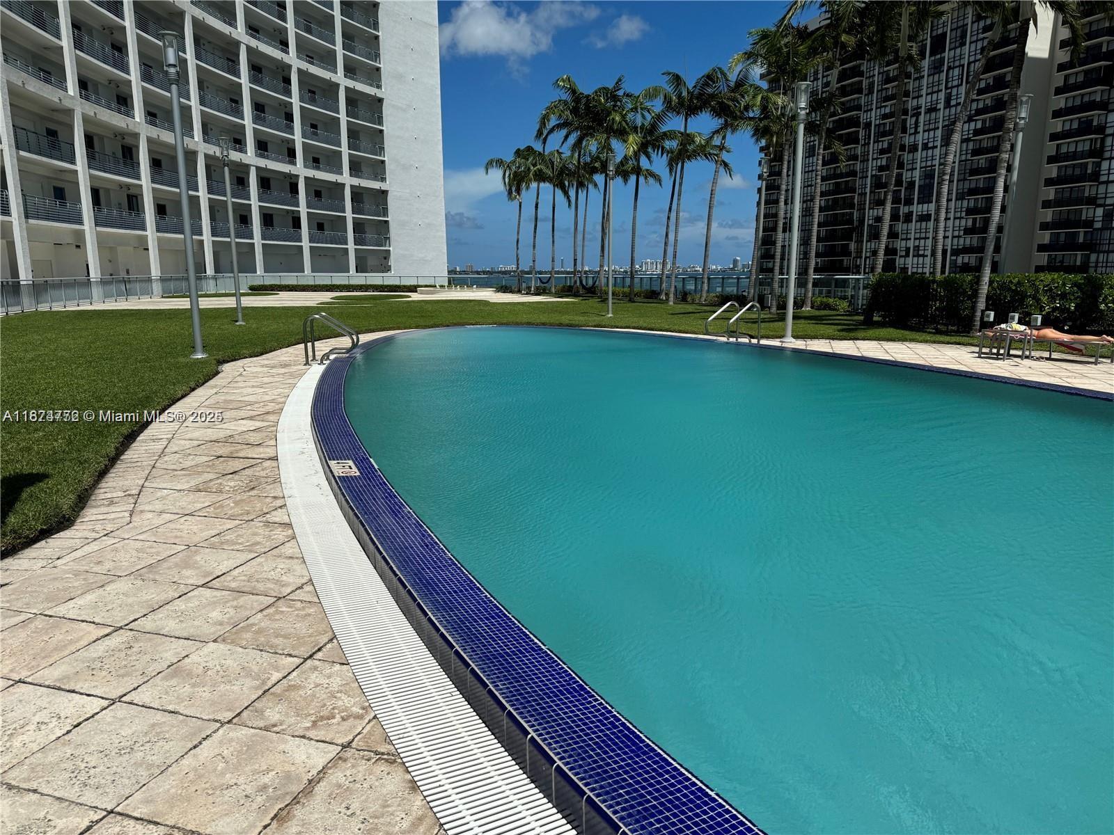 BLUE CONDO - Residential