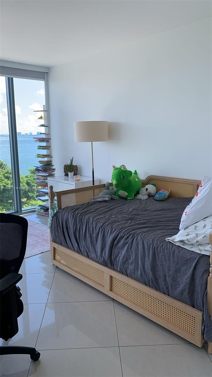 BLUE CONDO - Residential