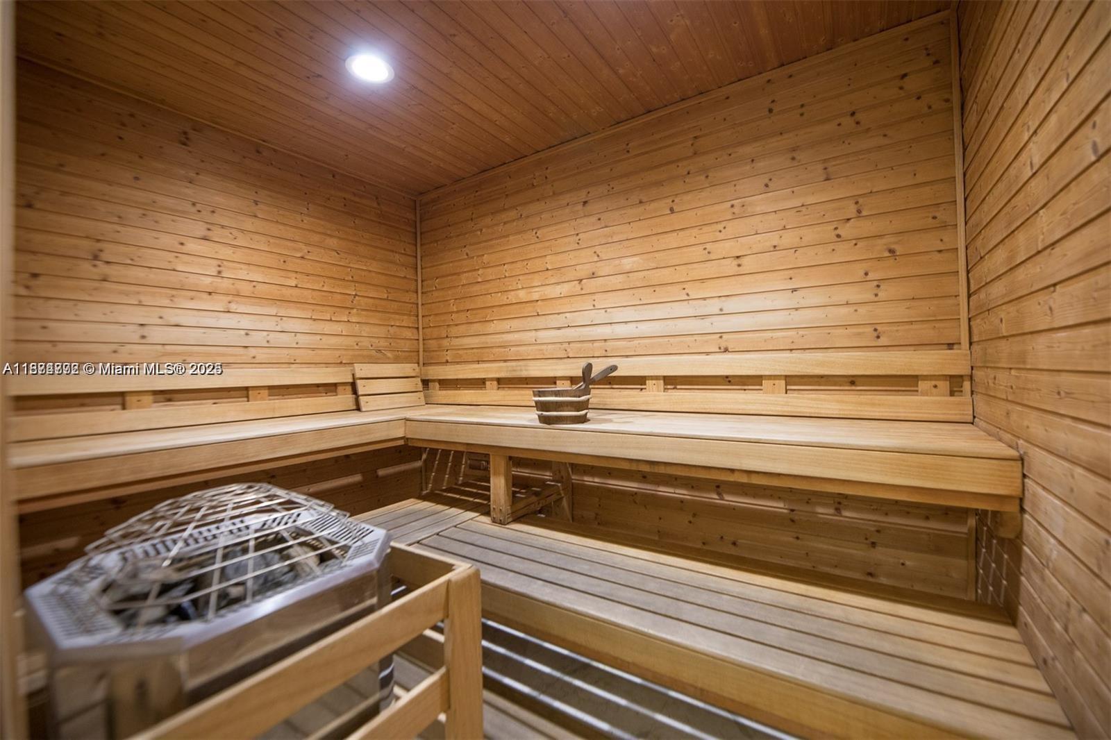 BLUE CONDO - Residential