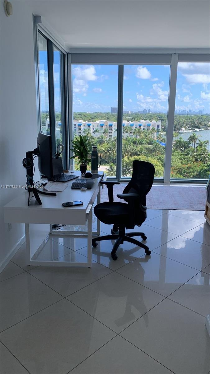 BLUE CONDO - Residential