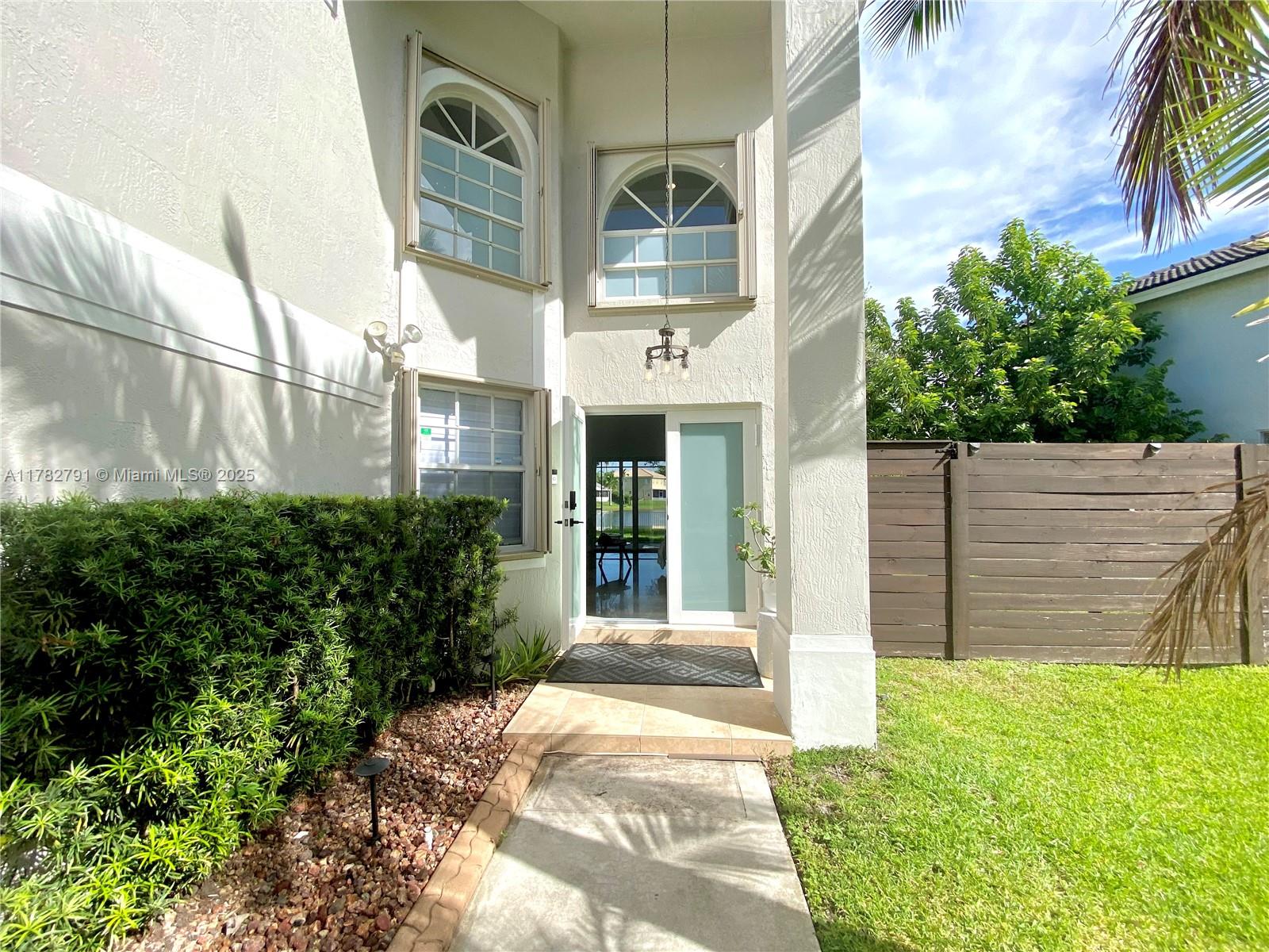 480 Sw 203rd Ave 480, Pembroke Pines, Miami-Dade County, Florida - 3 Bedrooms  
3 Bathrooms - 