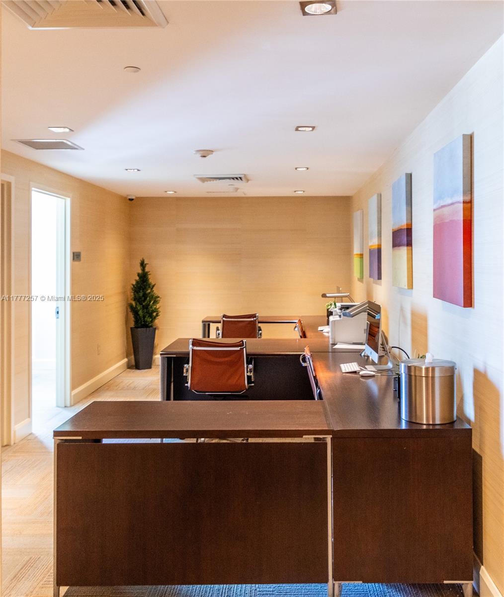 THE PLAZA 851 BRICKELL CO - Residential Lease